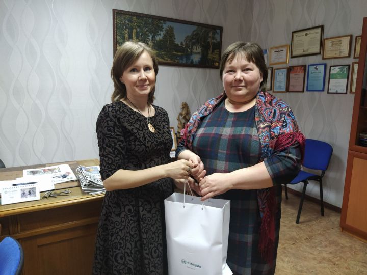 Активная подписчица из Чистопольского района получила приз от «Татмедиа»