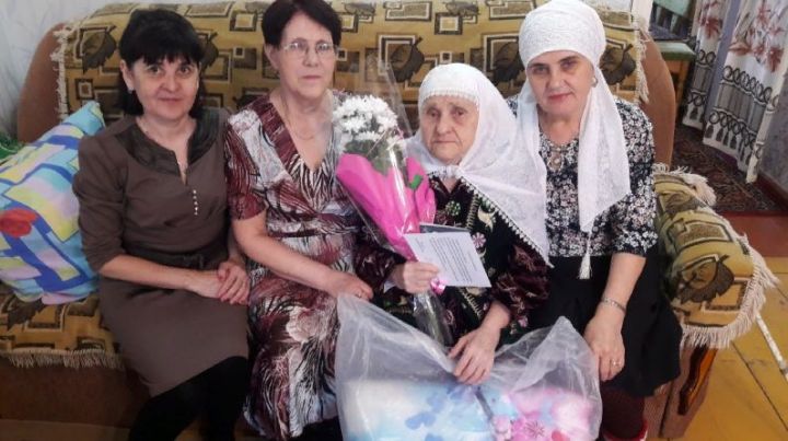 Поздравления с 90-летием принимала труженица тыла из Чистополя
