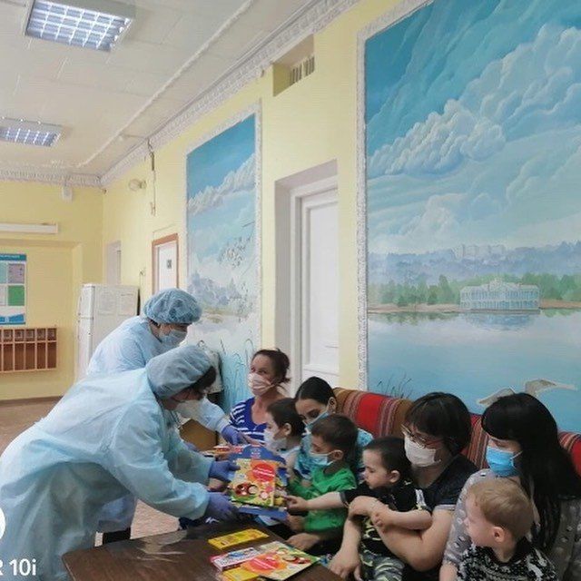 Маленькие пациенты Чистополькой ЦРБ принимали поздравления