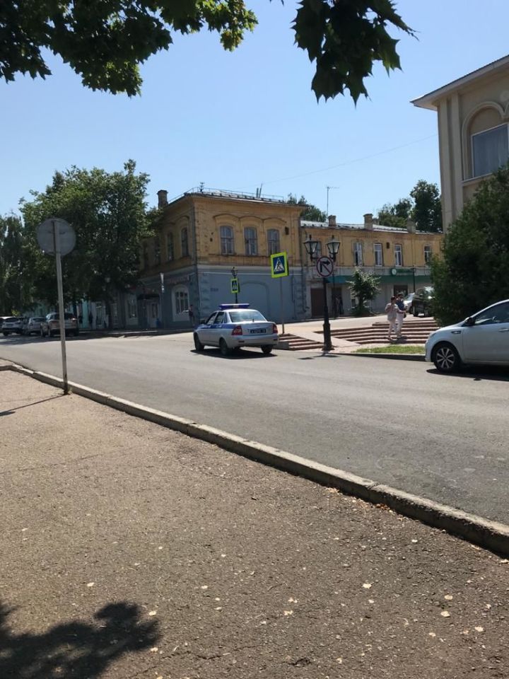 В правоохранительных органах Чистополя прокомментировали ситуацию о припаркованном в неположенном месте служебном автомобиле