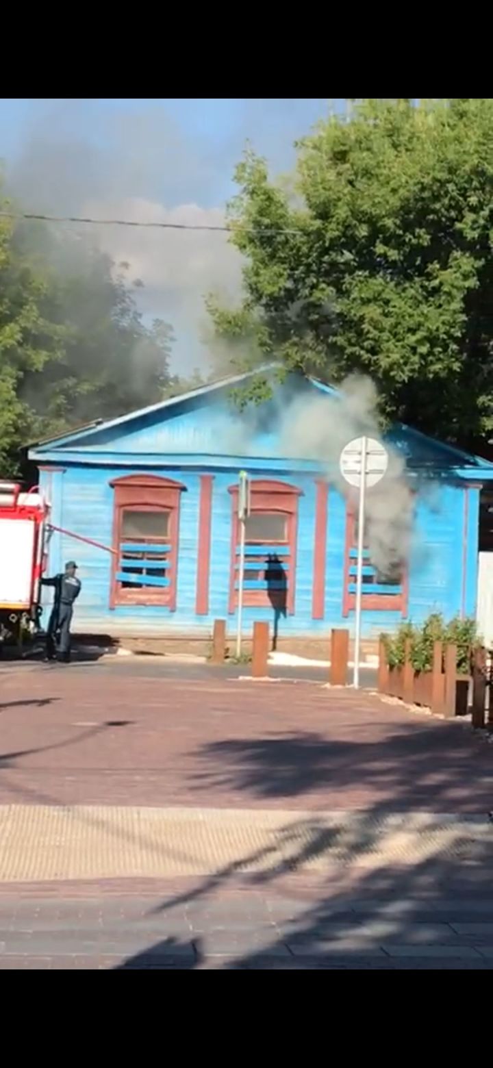 В Чистополе загорелся расселенный дом