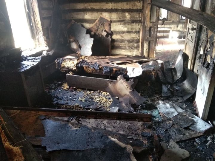 В селе Муслюмкино Чистопольского района огнем поврежден жилой дом