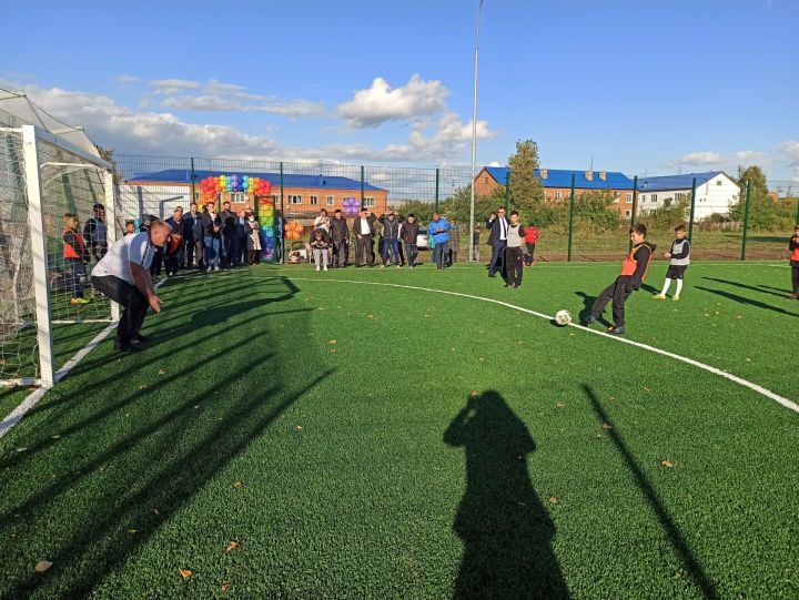 В Чистополе открыли новую футбольную площадку