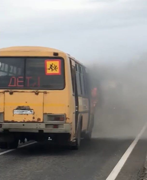 Утром в Чистополе загорелся школьный автобус: подробности