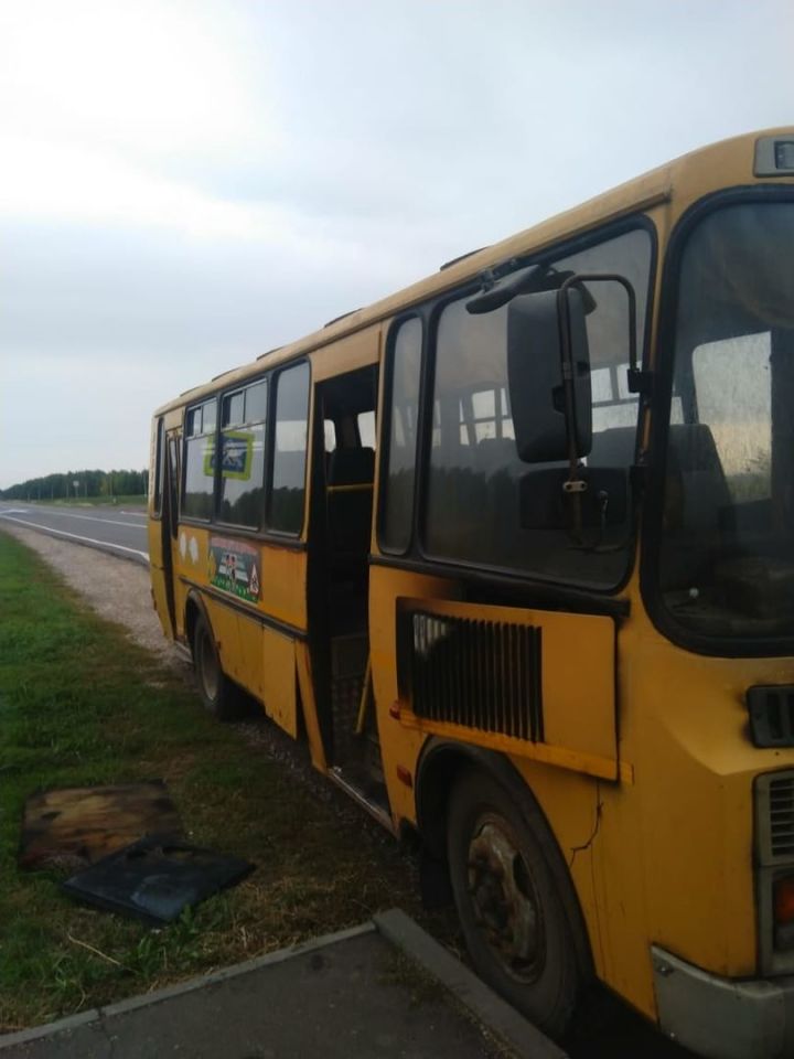 Инцидент с загоревшимся автобусом в Чистополе: оперслужбы не в курсе, дети напуганы, родители в шоке