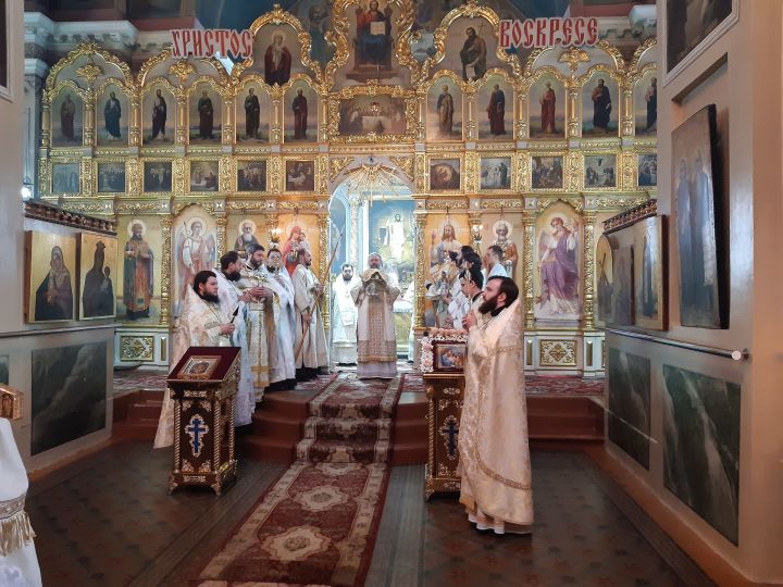 Митрополит Казанский и Татарстанский Кирилл возглавил Божественную литургию в Чистополе (Фоторепортаж)