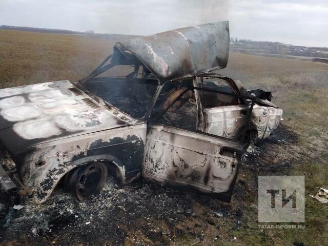 В Кукморском районе автомобиль загорелся на ходу и взорвался