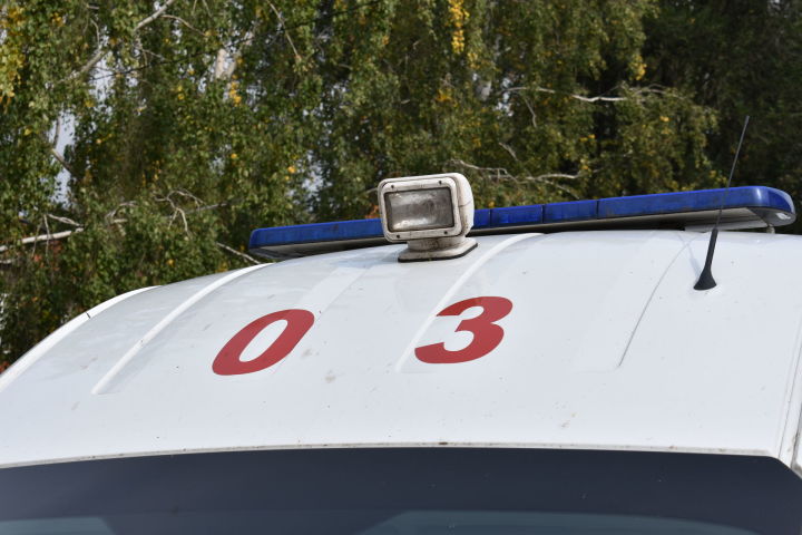Инспекторы ГИБДД реанимировали 63-летнего водителя, который едва не умер после ДТП в Казани