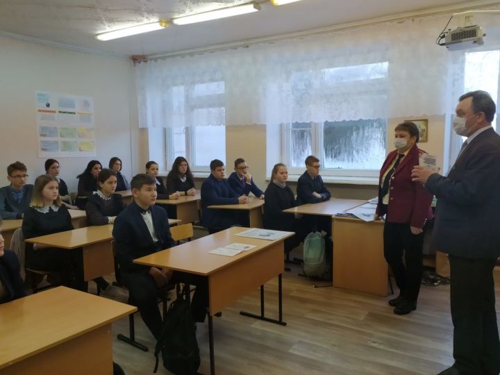 Специалисты Госалкогольинспекции и Роспотребнадзора провели внеклассный урок для школьников Чистопольского района