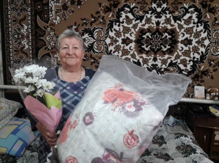 В Чистополе поздравили с 90-летним юбилеем труженицу тыла