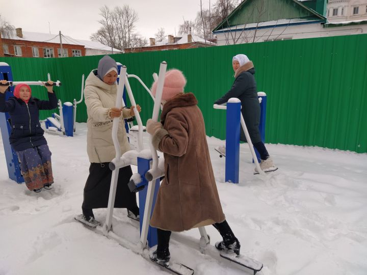 В двух микрорайонах Чистополя открылись площадки с тренажерами