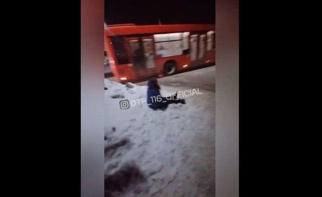 В Казани пассажирку  вышвырнули из салона автобуса