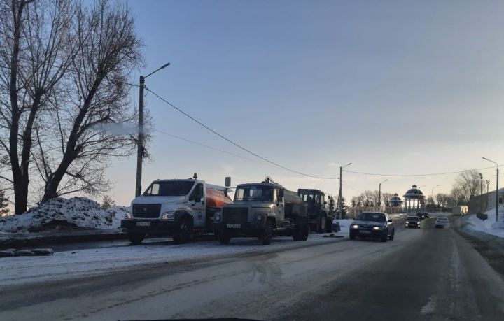 Устранение коммунальной аварии в Чистополе почти на финишной прямой: место прорыва трубы обнаружено