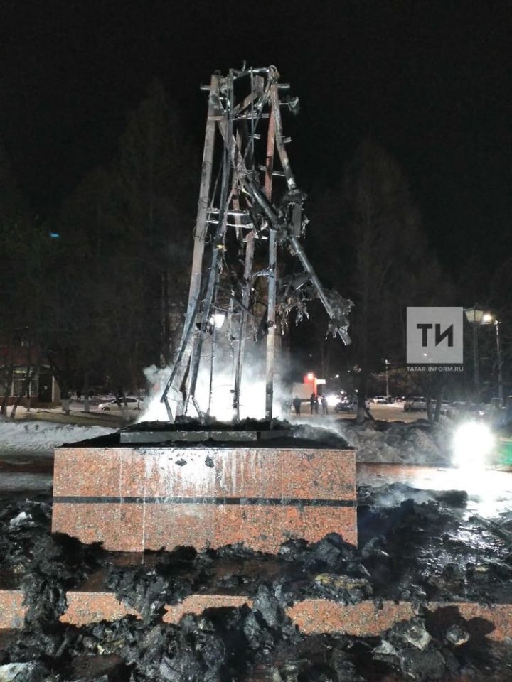 В Татарстане сгорел памятник Воину-освободителю(видео)