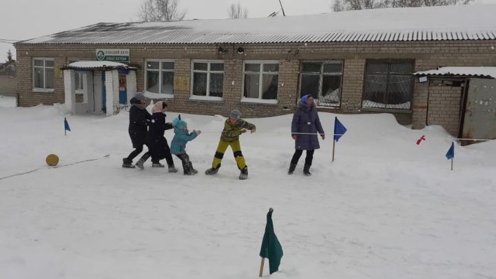 Дети чистопольского села показали свою ловкость в веселых конкурсах