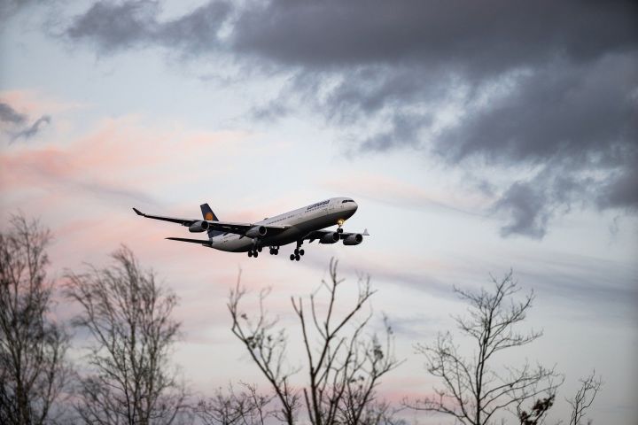 Самолет из Хабаровска вынуждено приземлился в Казани  из-за плохого самочувствия  пассажира