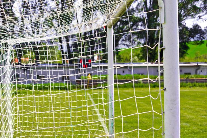 В Казани на 10-летнюю девочку упали футбольные ворота