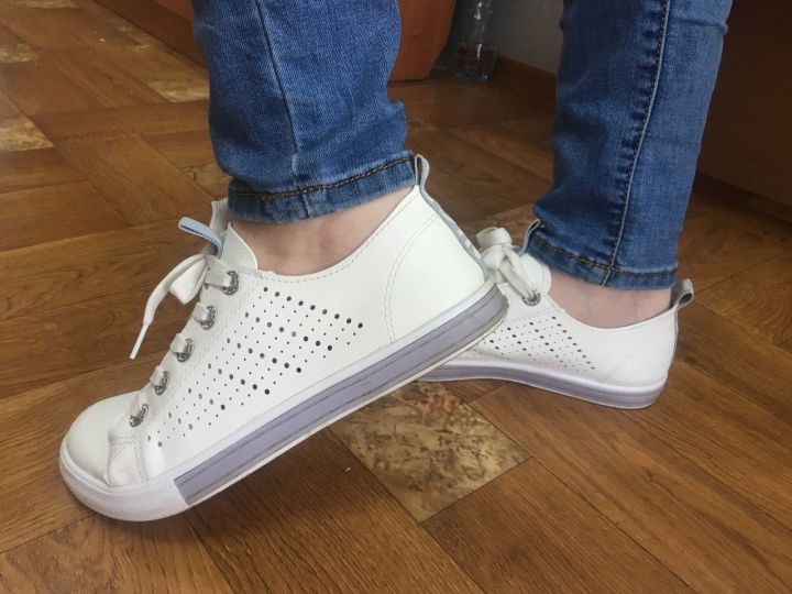 Белые кроссовки: несколько простых трюков для поддержания цвета