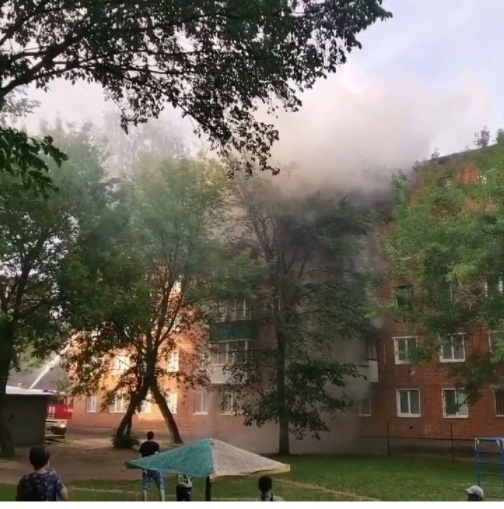 В Чистополе в многоквартирном доме произошел пожар