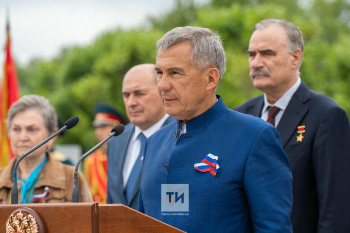 Президент РТ открыл в парке Победы в Казани памятник воинам-интернационалистам