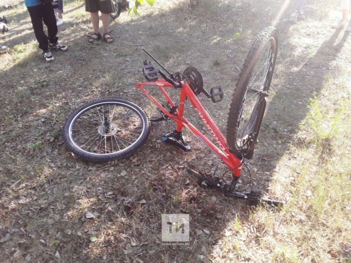 В Нижнекамске легковушка сбила ребенка на велосипеде
