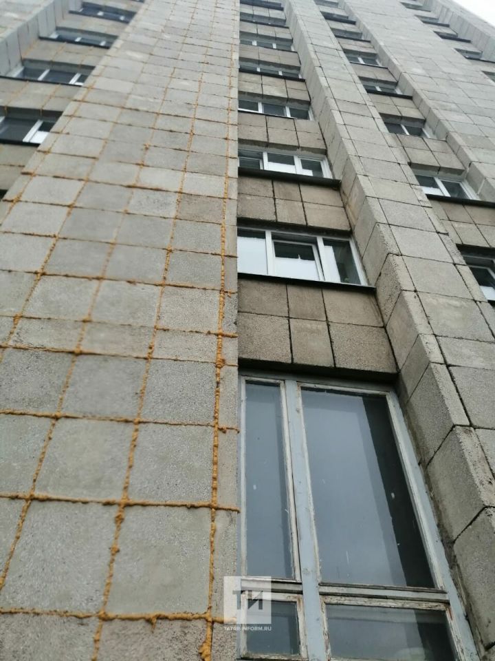 В Челнах из окна общежития выпал 5-летний ребенок