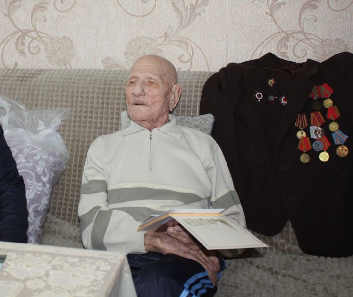 В Чистополе ветеран войны Федор Матвеев отметил 102-летие