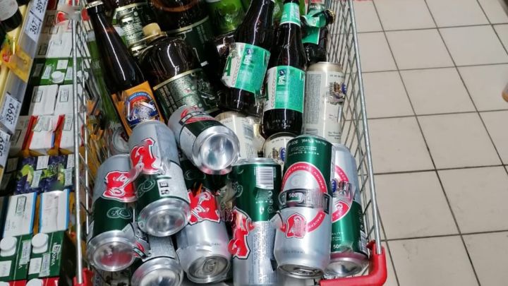 В одном из крупных магазинов Чистополя изъято более 45 литров просроченного пива