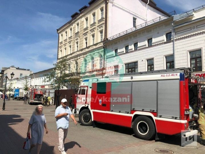 В Казани на Баумана загорелась кровля 4-этажного дома
