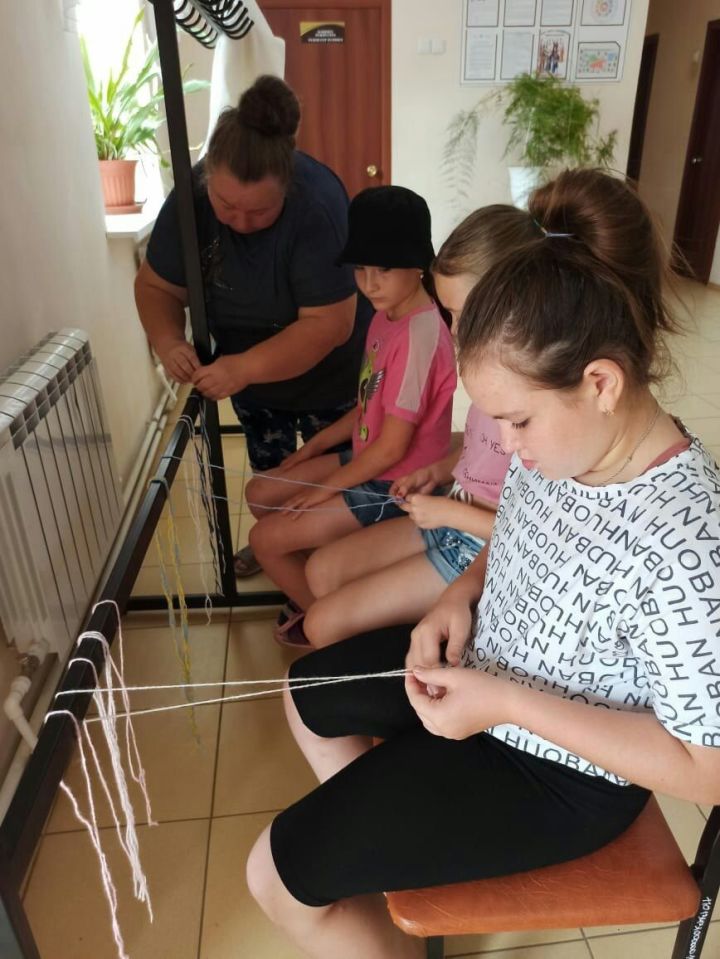 Юные жительницы чистопольского села учились технике плетения