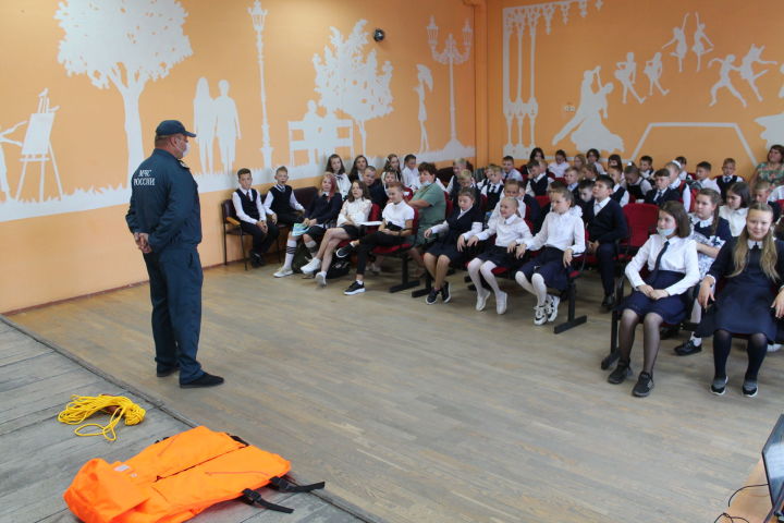 Чистопольским школьникам напомнили о правилах безопасности вблизи водоемов