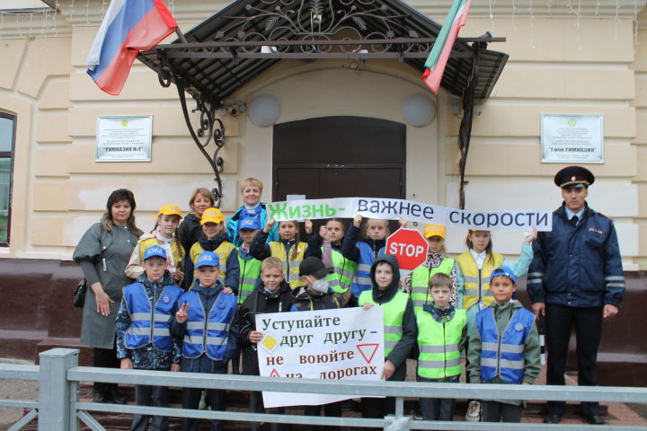 Учащиеся чистопольской гимназии участвовали в акции по ПДД