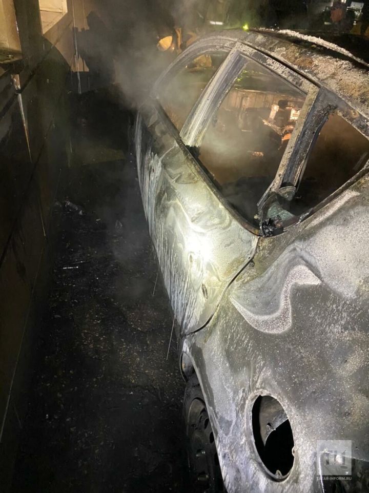 В Казани подожгли авто с башкирскими номерами