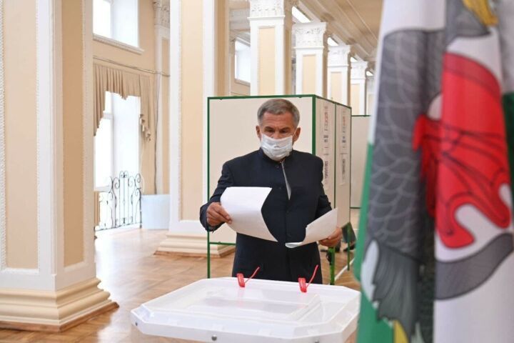 Президент Татарстана проголосовал на выборах в Госдуму России