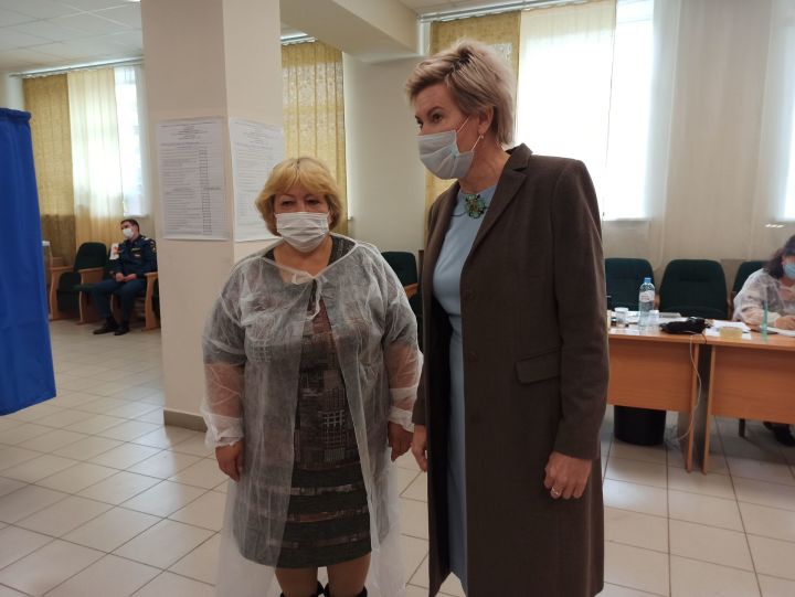 На избирательных участках Чистополя побывала депутат Государственной Думы Ольга Павлова