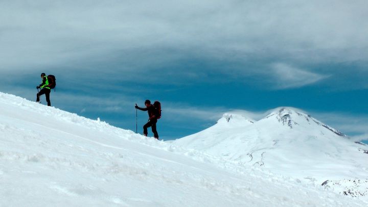 На Эльбрусе погибли 5 альпинистов, еще 14 найдены живыми