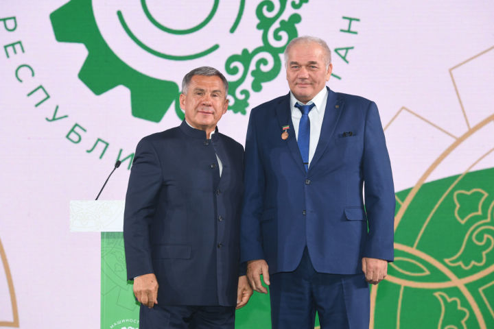 Чистопольцу присвоили звание «Заслуженный машиностроитель Татарстана»