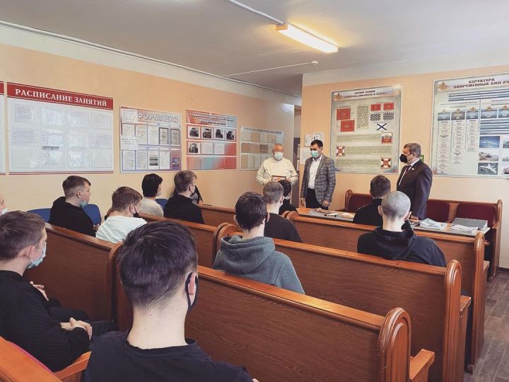 Представители городской власти оценили работу технической школы ДОСААФ