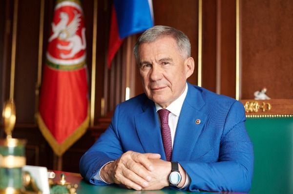 Рустам Минниханов поздравил государственного советника РТ, первого Президента республики с 85-летием