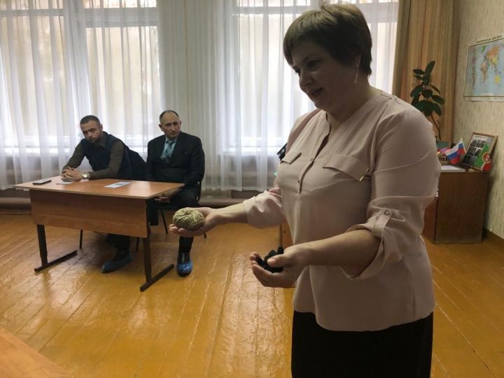 В школе Чистопольского района прошел урок с участием депутата и сотрудника полиции