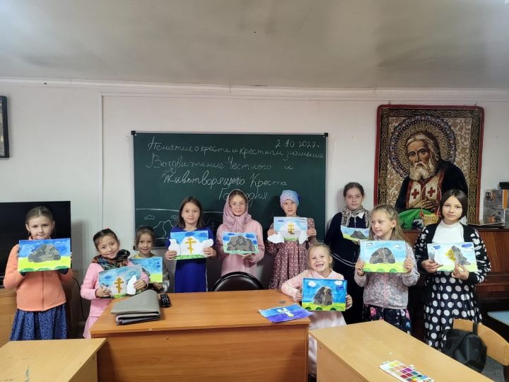 Воспитанники воскресных школ Чистопольского благочиния сделали своими руками Животворящий Крест