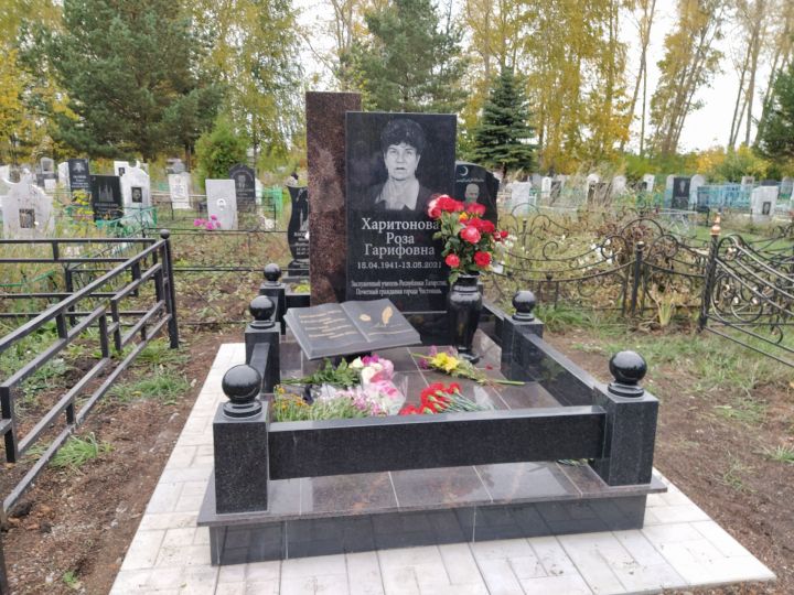 В Чистополе состоялось открытие памятника на могиле известного учителя Розы Харитоновой
