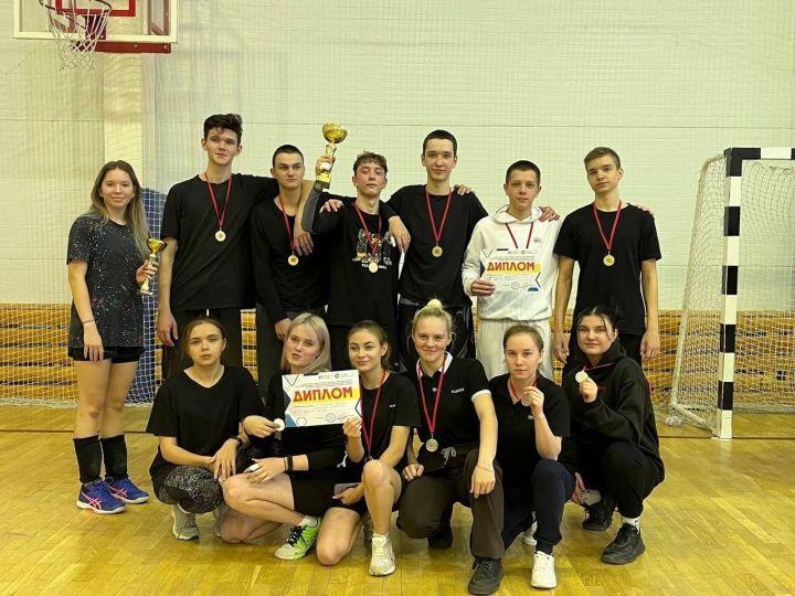 Чистопольские студенты приняли участие в турнире по волейболу