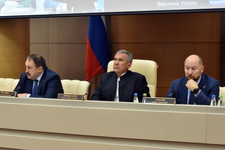 Президент РТ поручил выплатить по 20 тысяч рублей детям добровольцев, участвующих в СВО