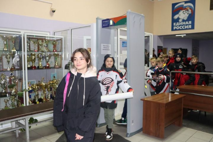 Юные чистопольцы отправились на матч Континентальной хоккейной лиги