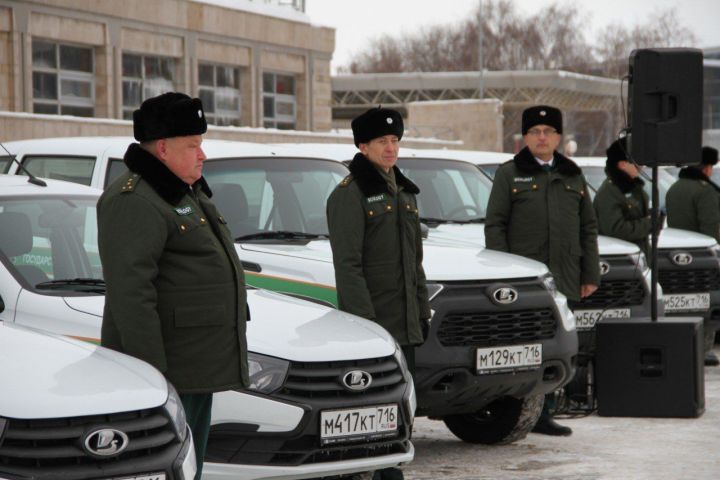 Автопарк Минэкологии пополнили 20 новых служебных машин