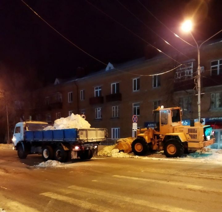 Почти 3 тысячи кубометров снега вывезли с улиц Чистополя с начала декабря