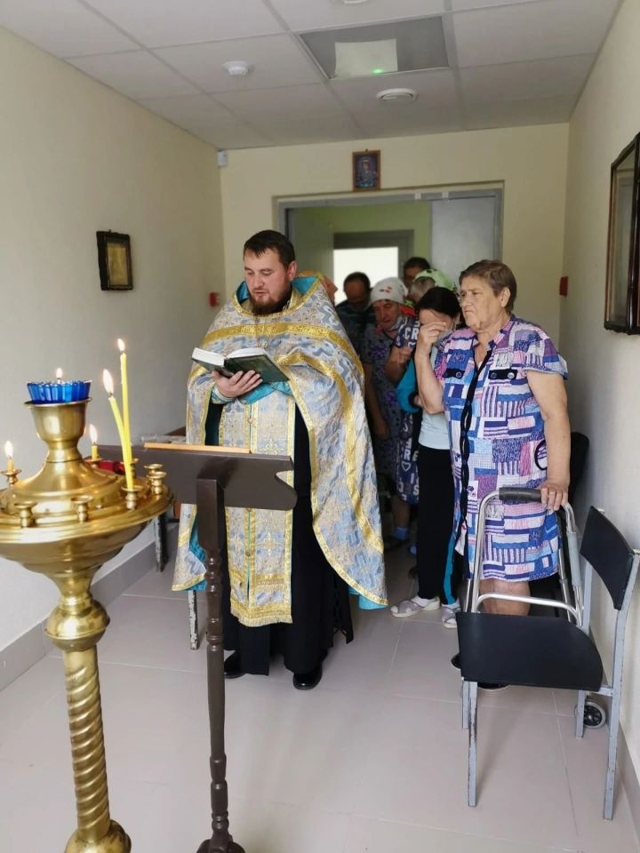 Священнослужители Чистопольской епархии совершают духовное окормление подопечных в учреждениях