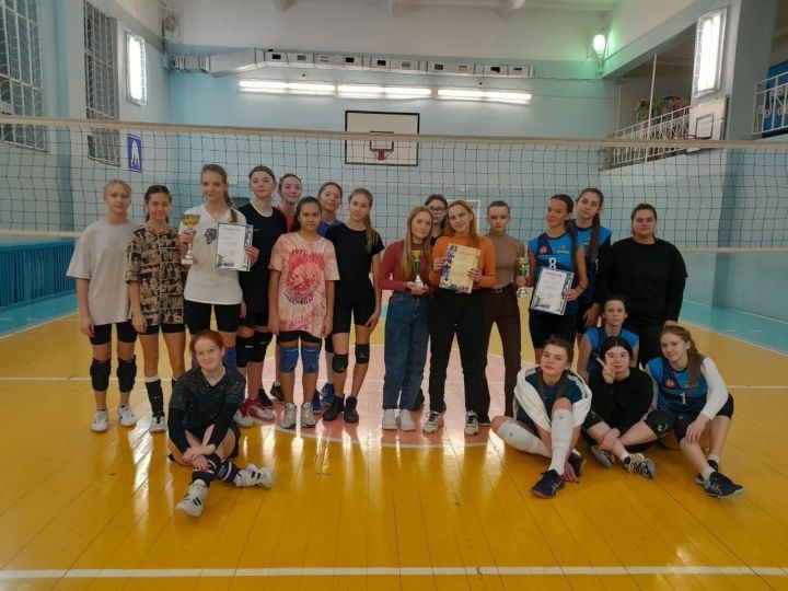 В Чистополе прошел турнир по волейболу на призы Деда Мороза