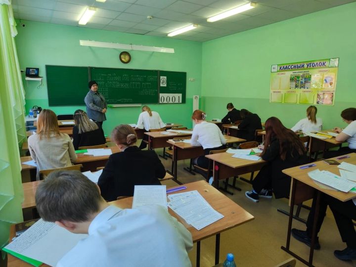 В Чистопольском районе 255 учеников одиннадцатого класса написали итоговое сочинение